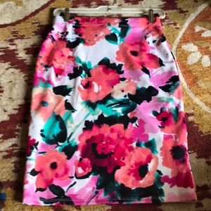 Floral pencil skirt. So cute!